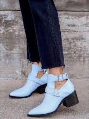 Stave Madden Andy Boot Crocodile Blue Heels Booties Pointy Toe Studded